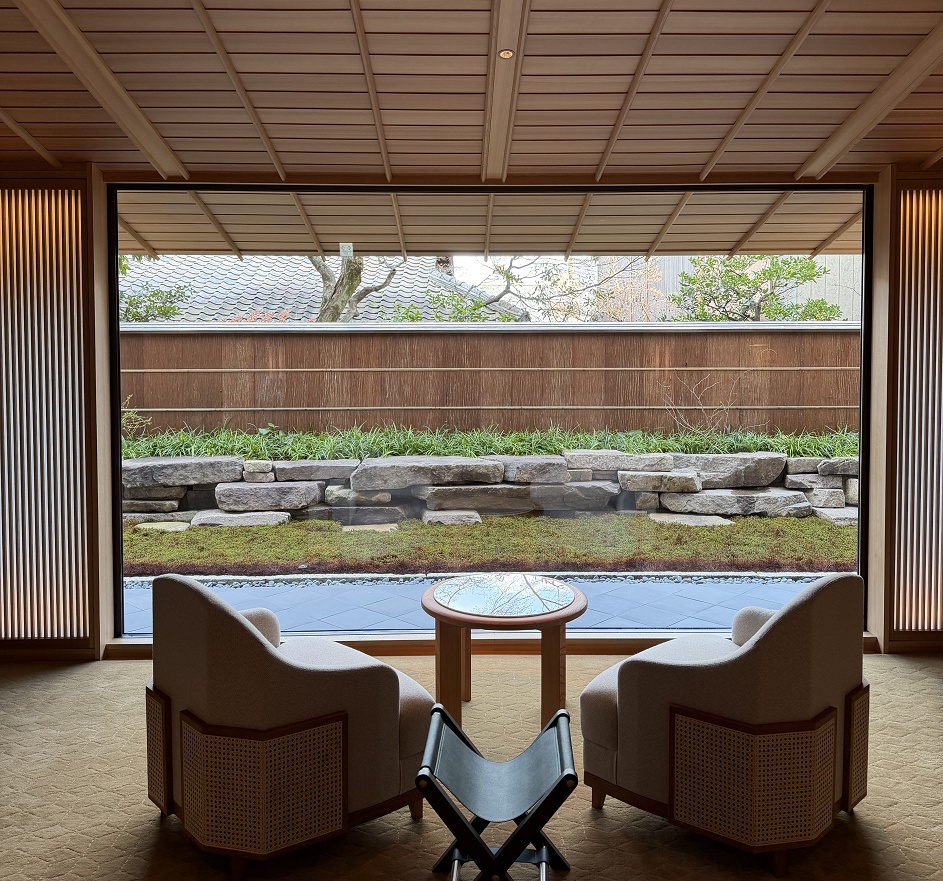 ソファとテーブル