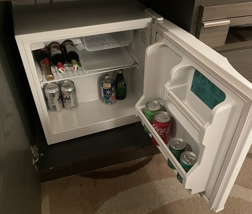 冷蔵庫とビールとワイン