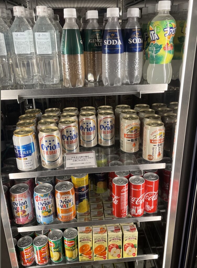 冷蔵庫のビールとコーラ