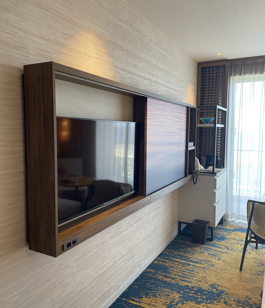 ホテルの大型テレビ