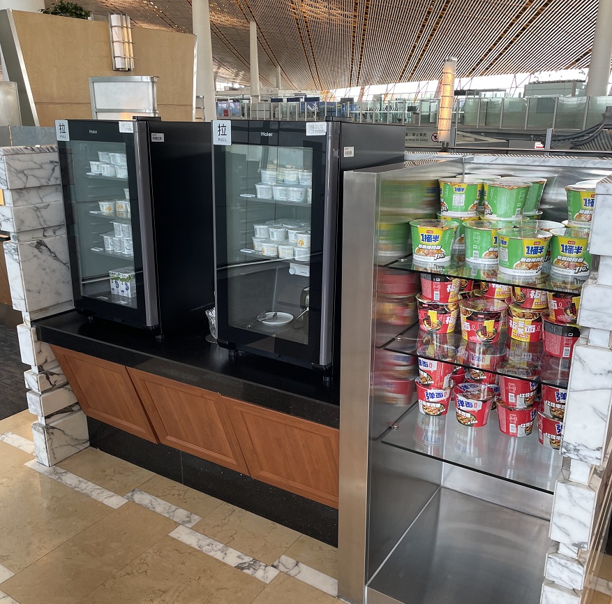 カップラーメンとヨーグルト