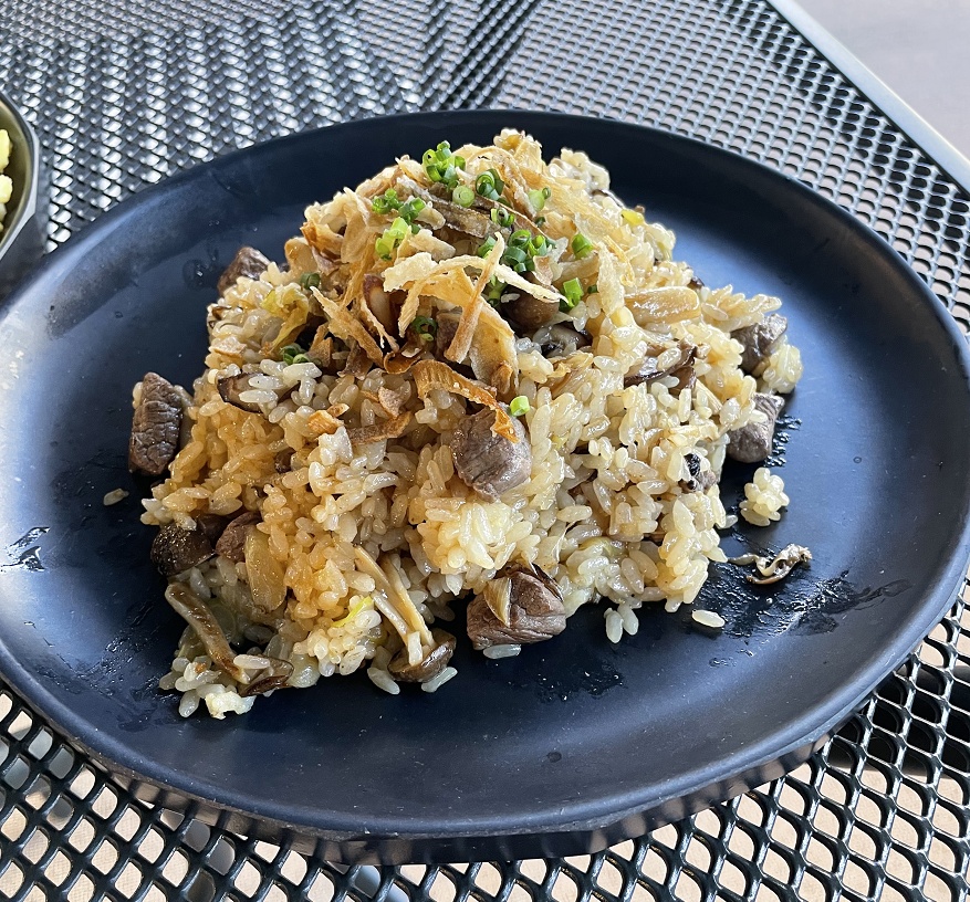 ビーフとキノコのピラフ/ガーリック醤油の風味