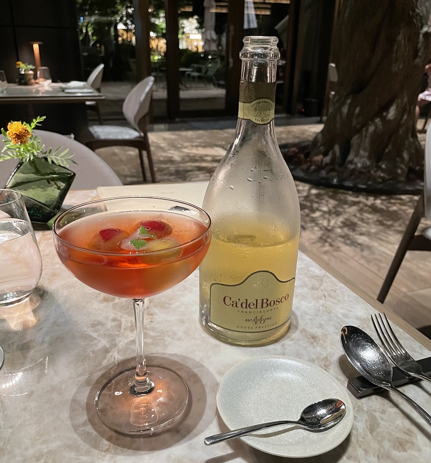 シャンパンのフルーツカクテル