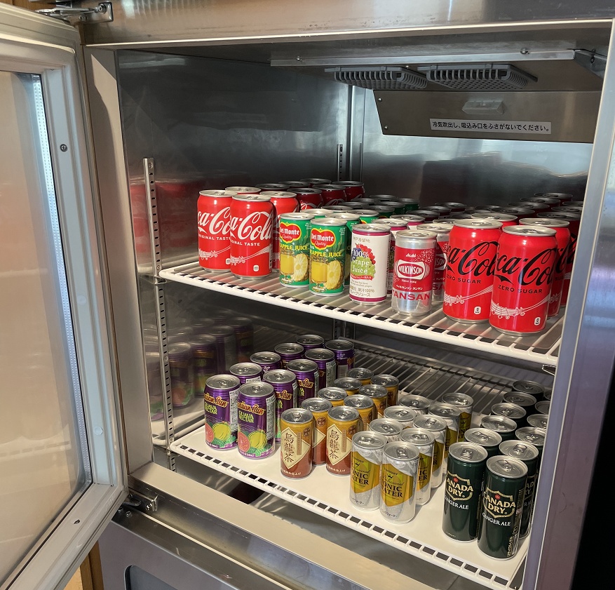 冷蔵庫のコーラ・ジンジャエール・ジュース・ウーロン茶