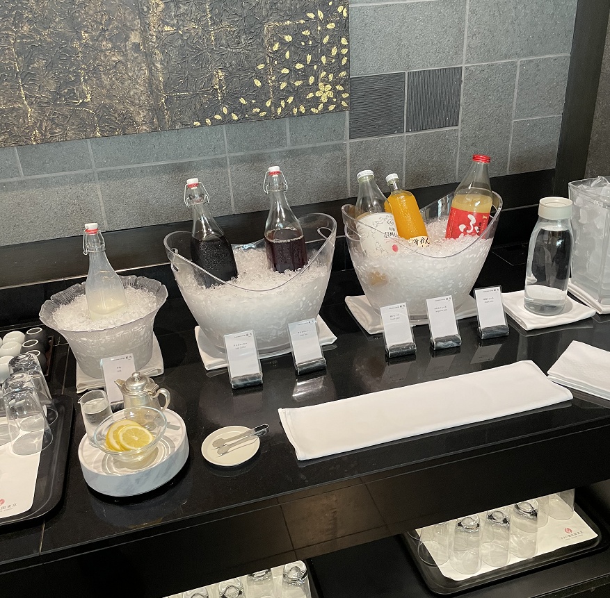 牛乳・アイスコーヒー・アイスティー・桃ジュース・みかんジュース・りんごジュース・お水