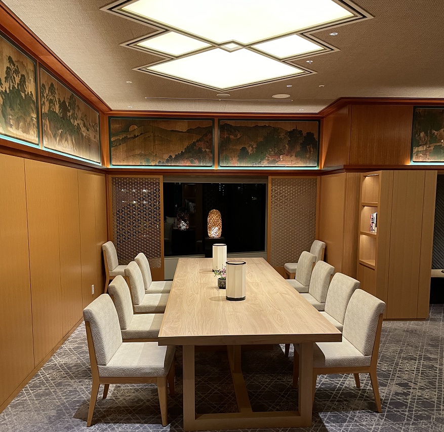 ラウンジの団体席