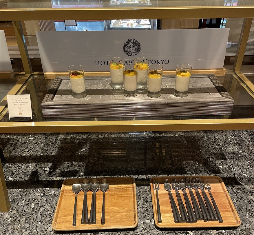 パイナップルとバナナの杏仁豆腐