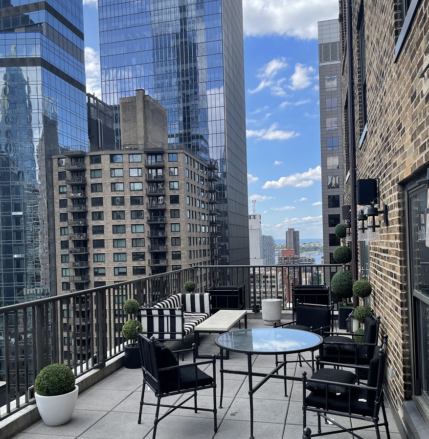 ウエストハウスニューヨークのテラスラウンジ