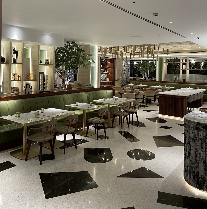 ソファとテーブル