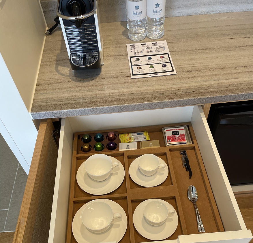 ネスプレッソとコーヒーカップ