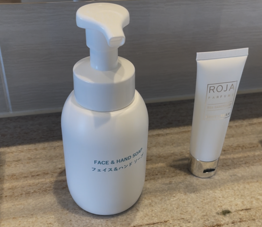 アメニティはイギリス製ROJA Perfume