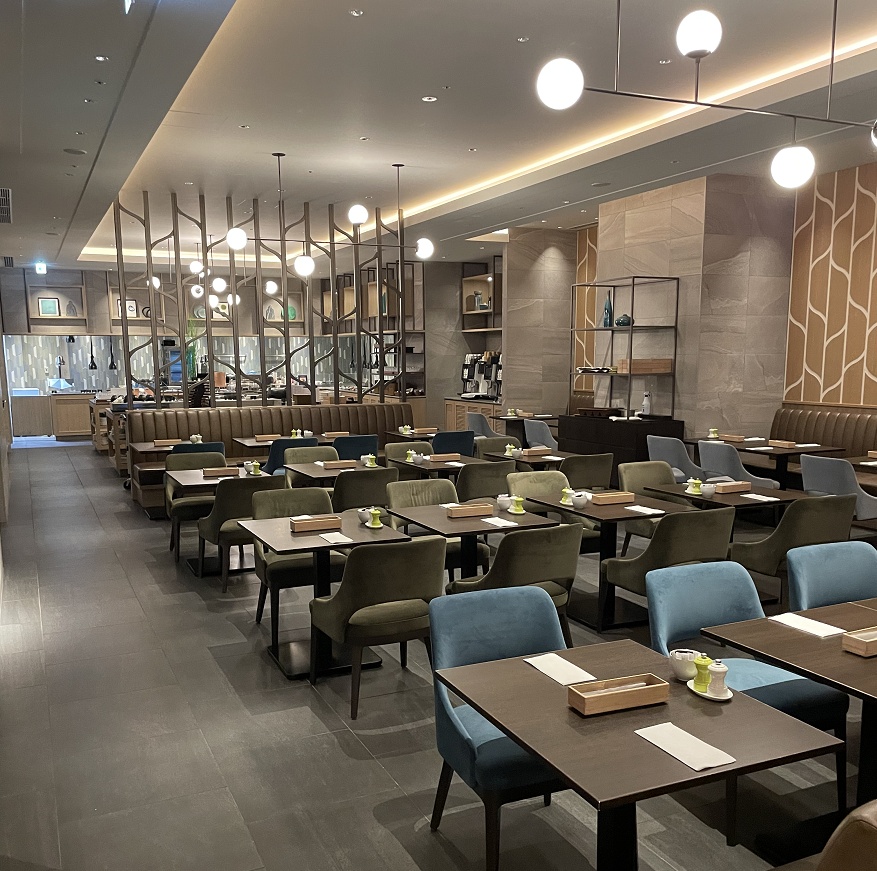 レストランのテーブルとイス