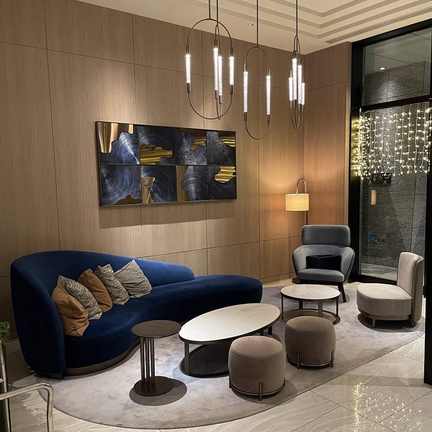 フロントエントランス