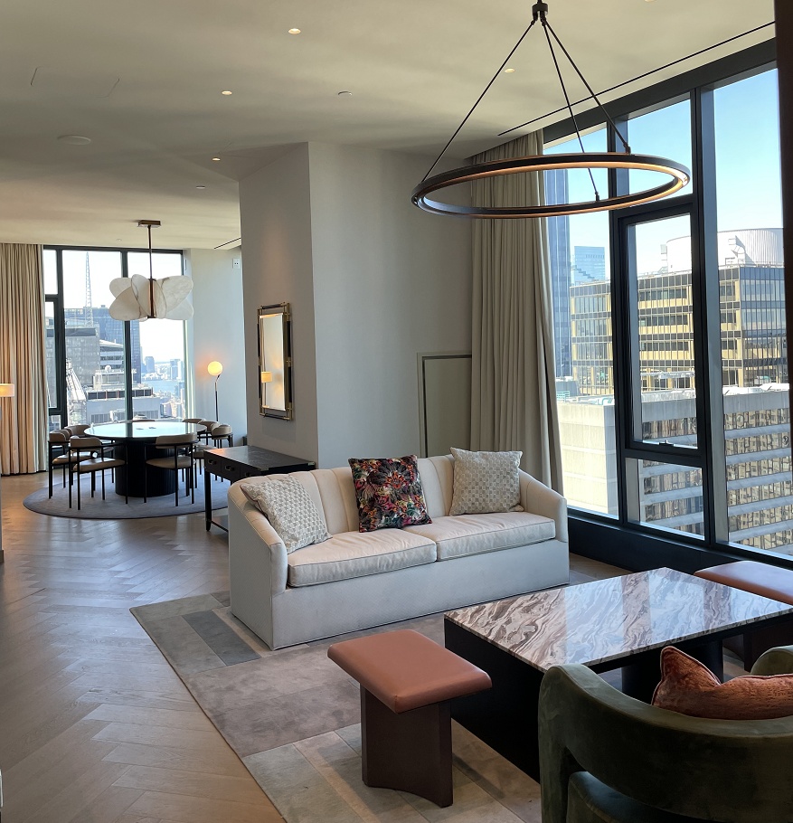 スイートのソファ