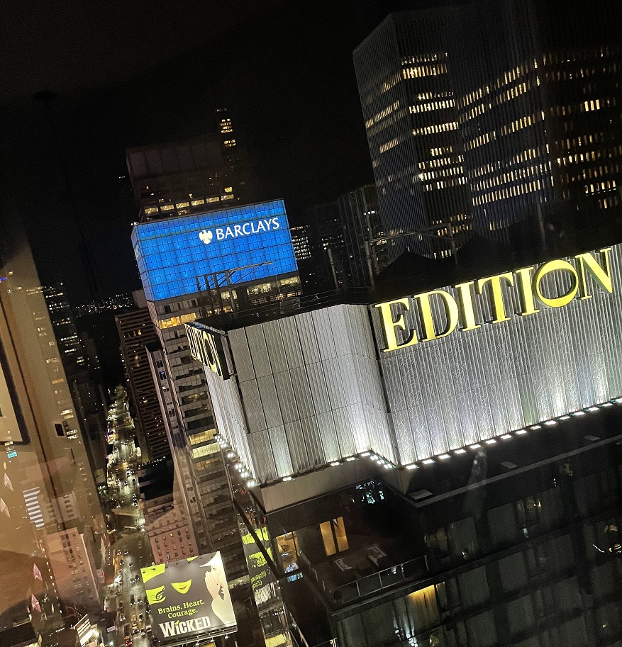 NYエディションの看板