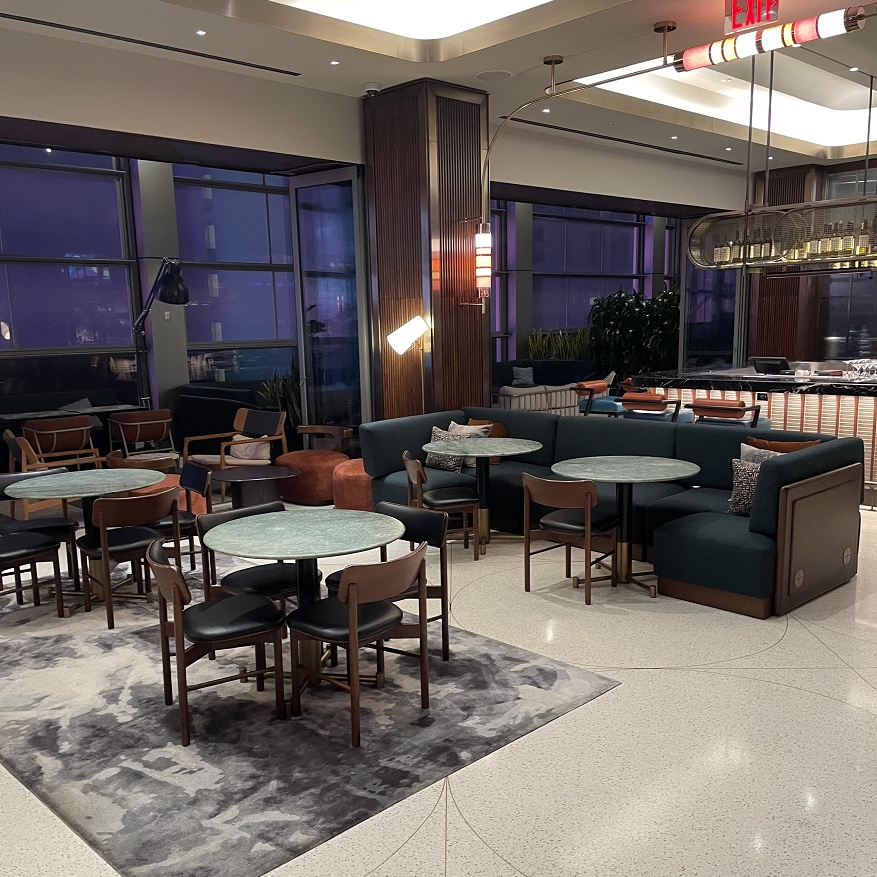 テーブルとイス