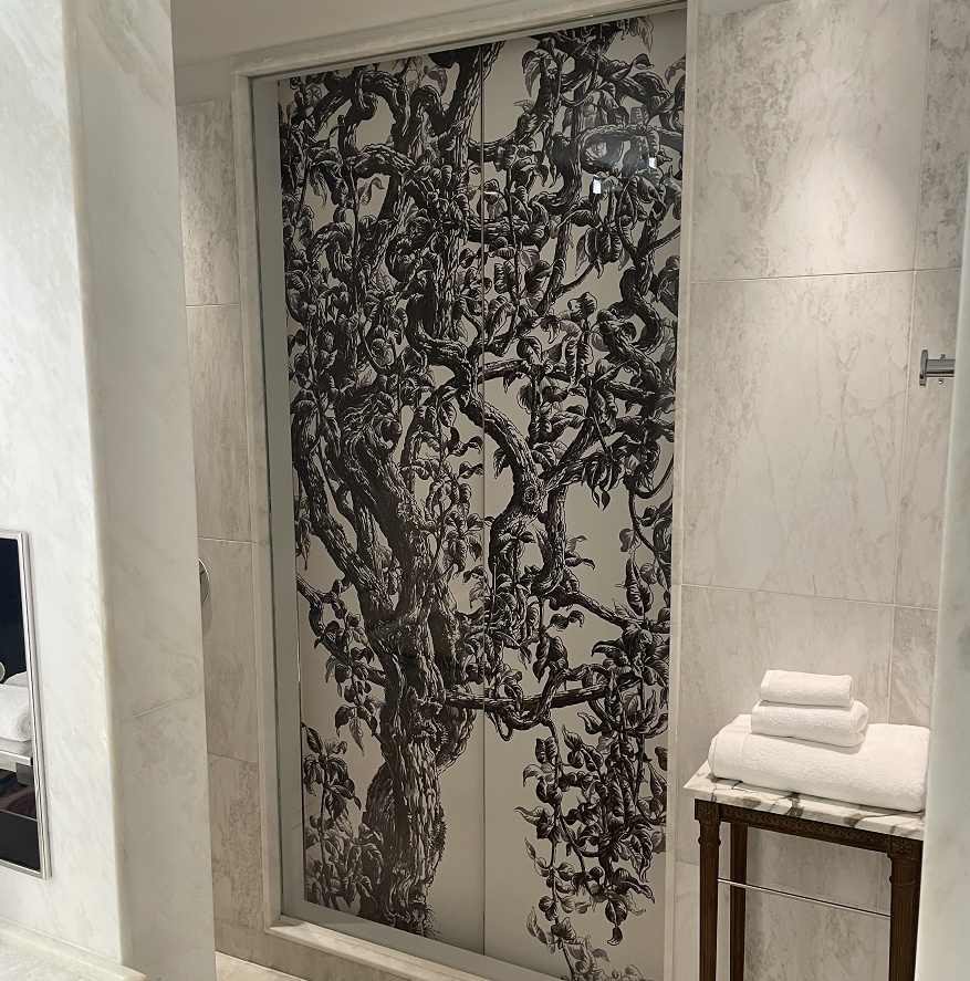 シャワールームの扉