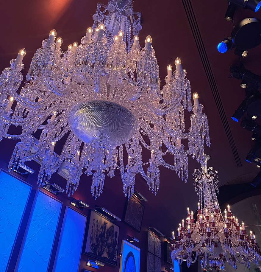 バカラバーのシャンデリア