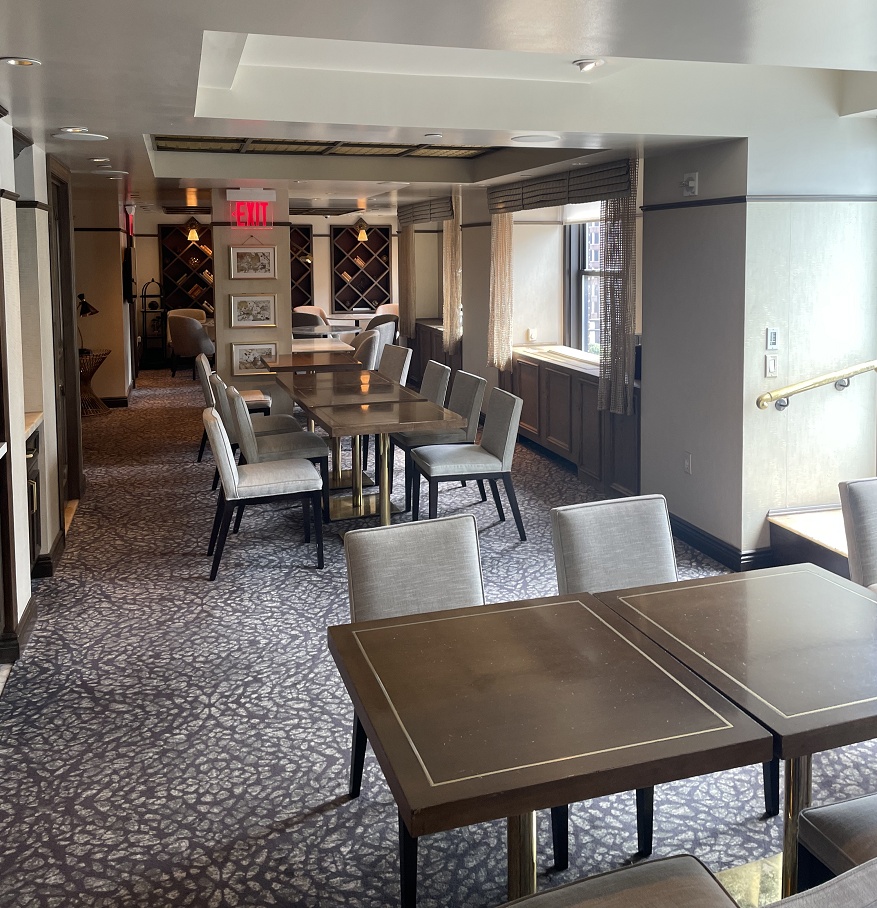 テーブルとイス