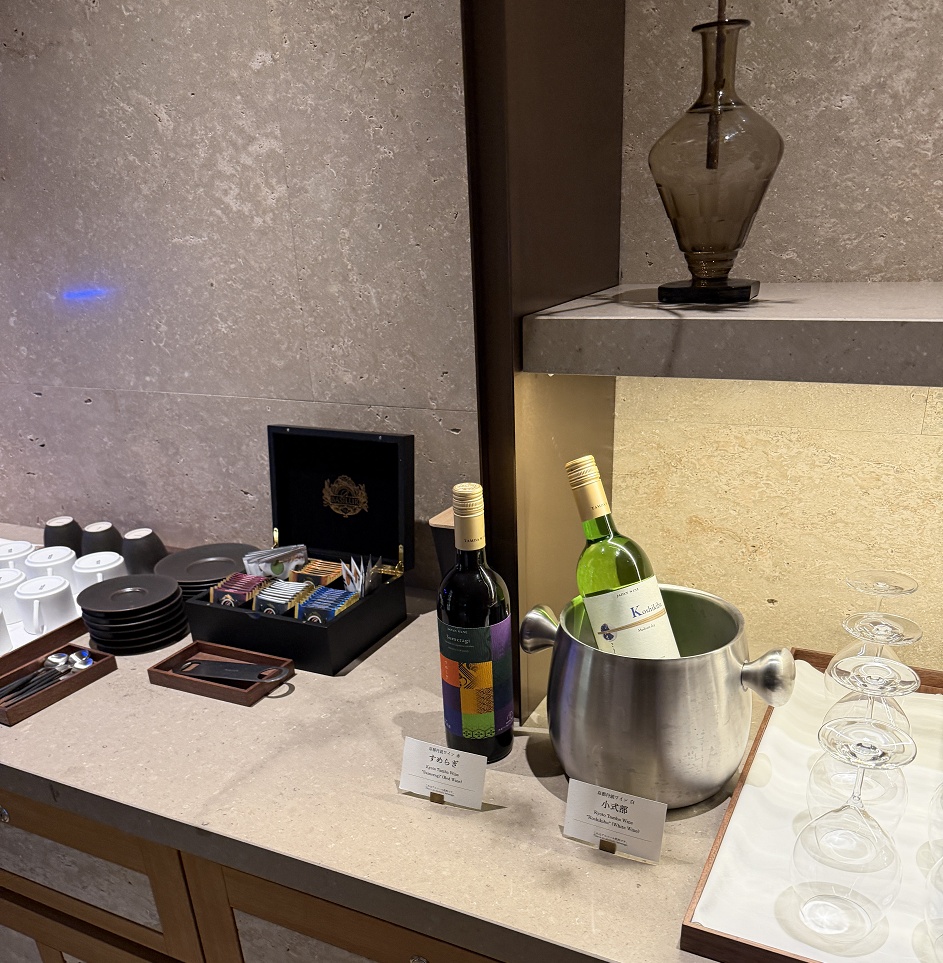 京都丹波ワインのすめらぎ(赤ワイン)・小式部(白ワイン)