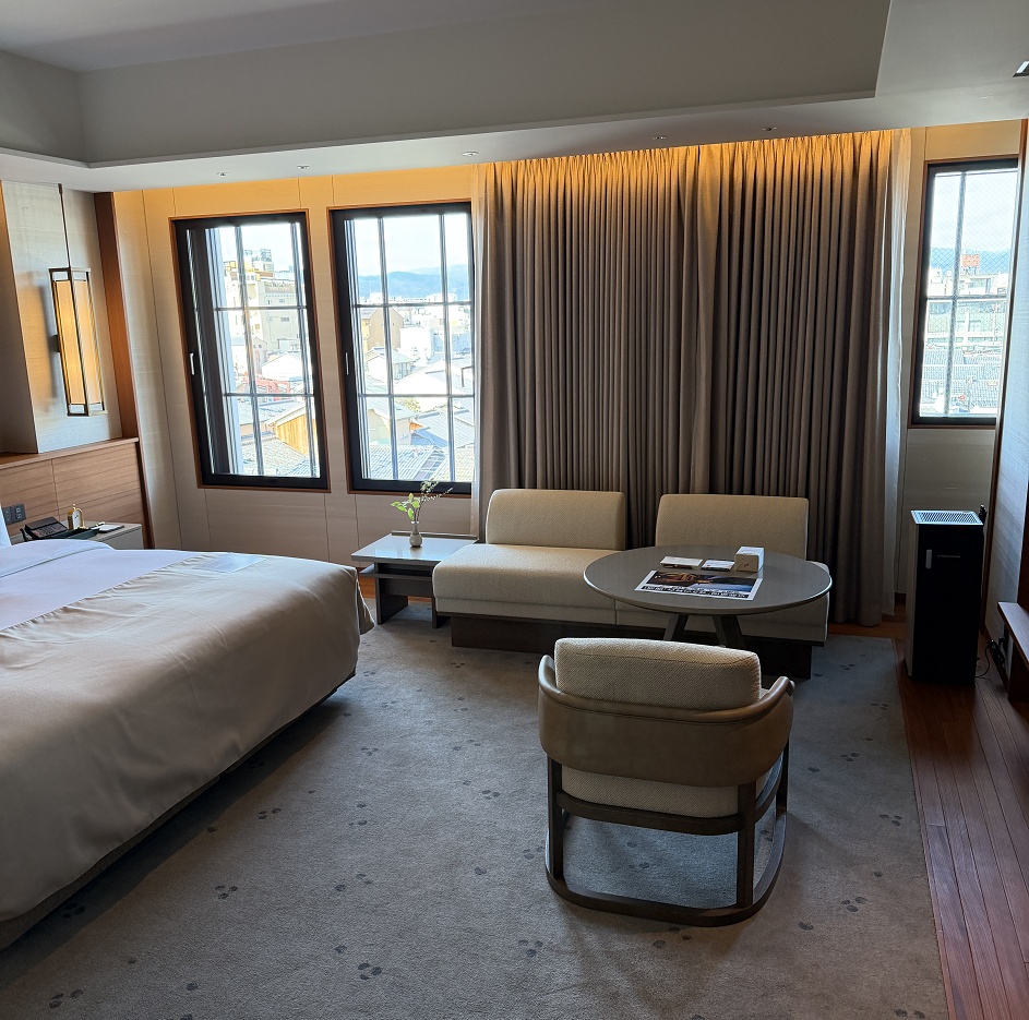 ソファとテーブル