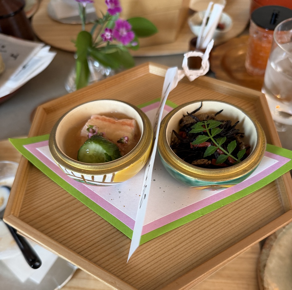 紅ズワイガニのジャレ掛け・ひじきの煮物