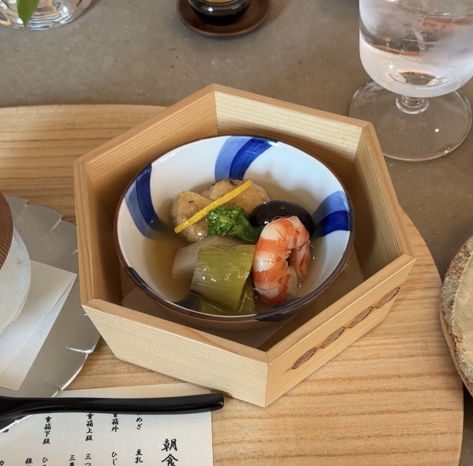 ひろうす旨煮・茄子翡翠煮・車海老煮・里芋旨煮・椎茸旨煮・菜の花・柚子