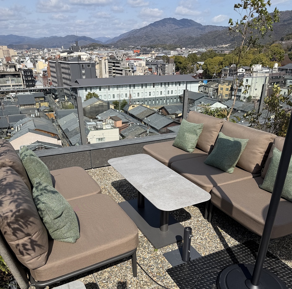 ソファとテーブル