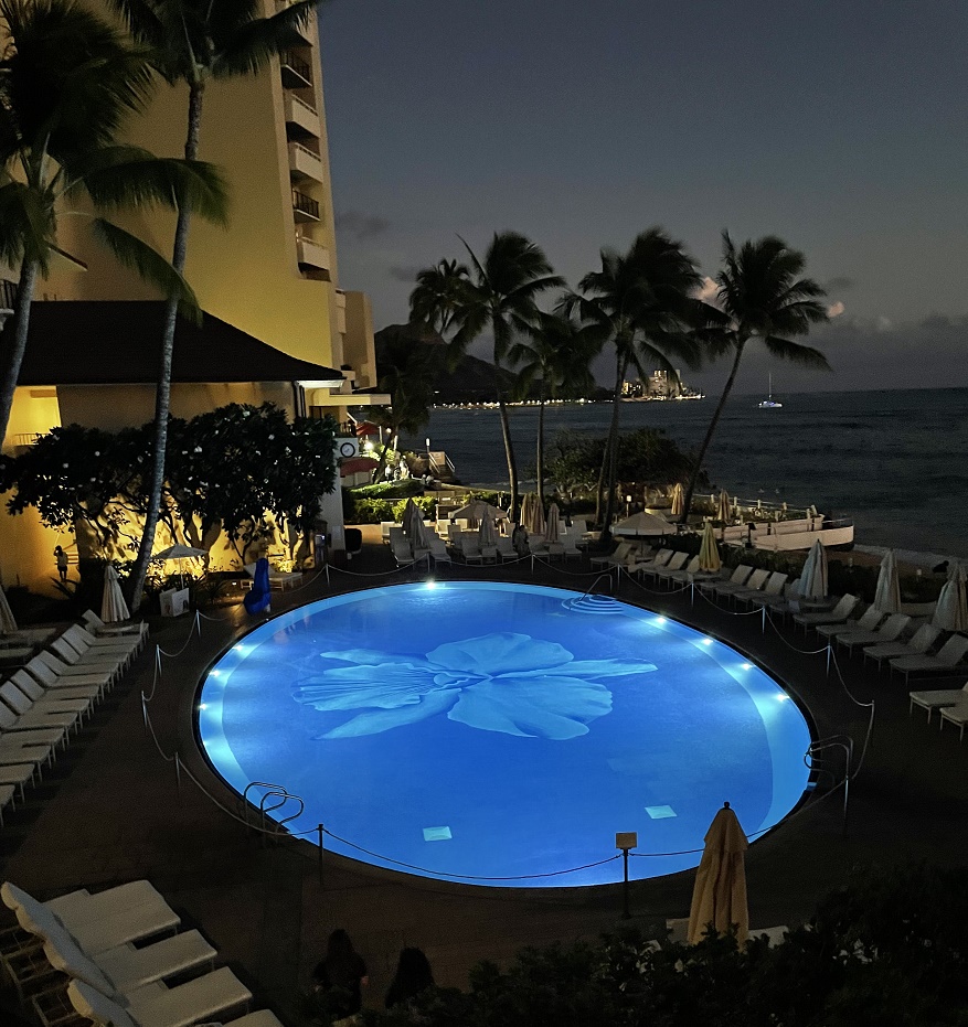 ハレクラニのプール