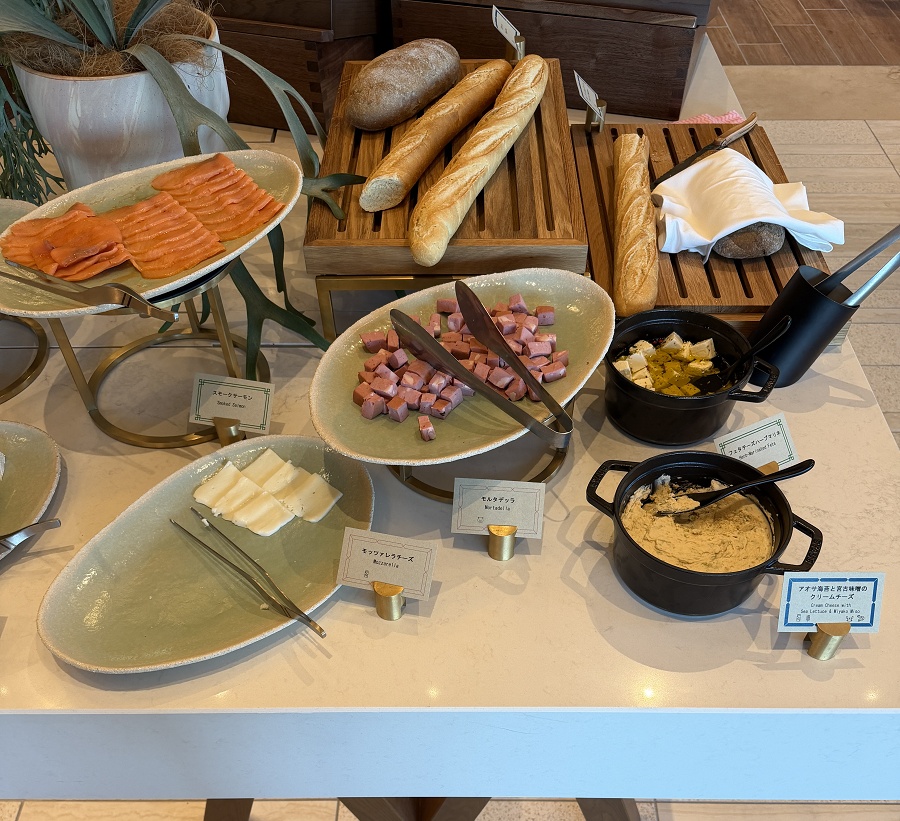 スモークサーモン・モッツァレラチーズ